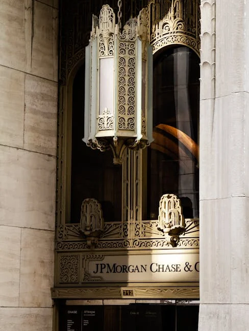 Image describing Chase Sapphire vs Amex Gold Best Pick Now in 2026?