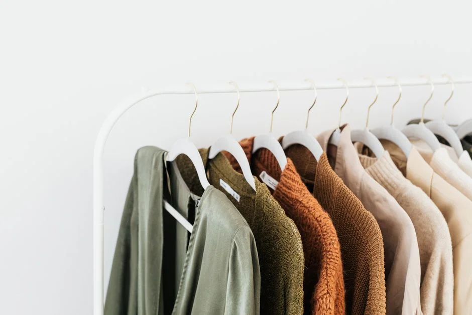 Image describing How to Build a Simple Capsule Wardrobe Now (2026)